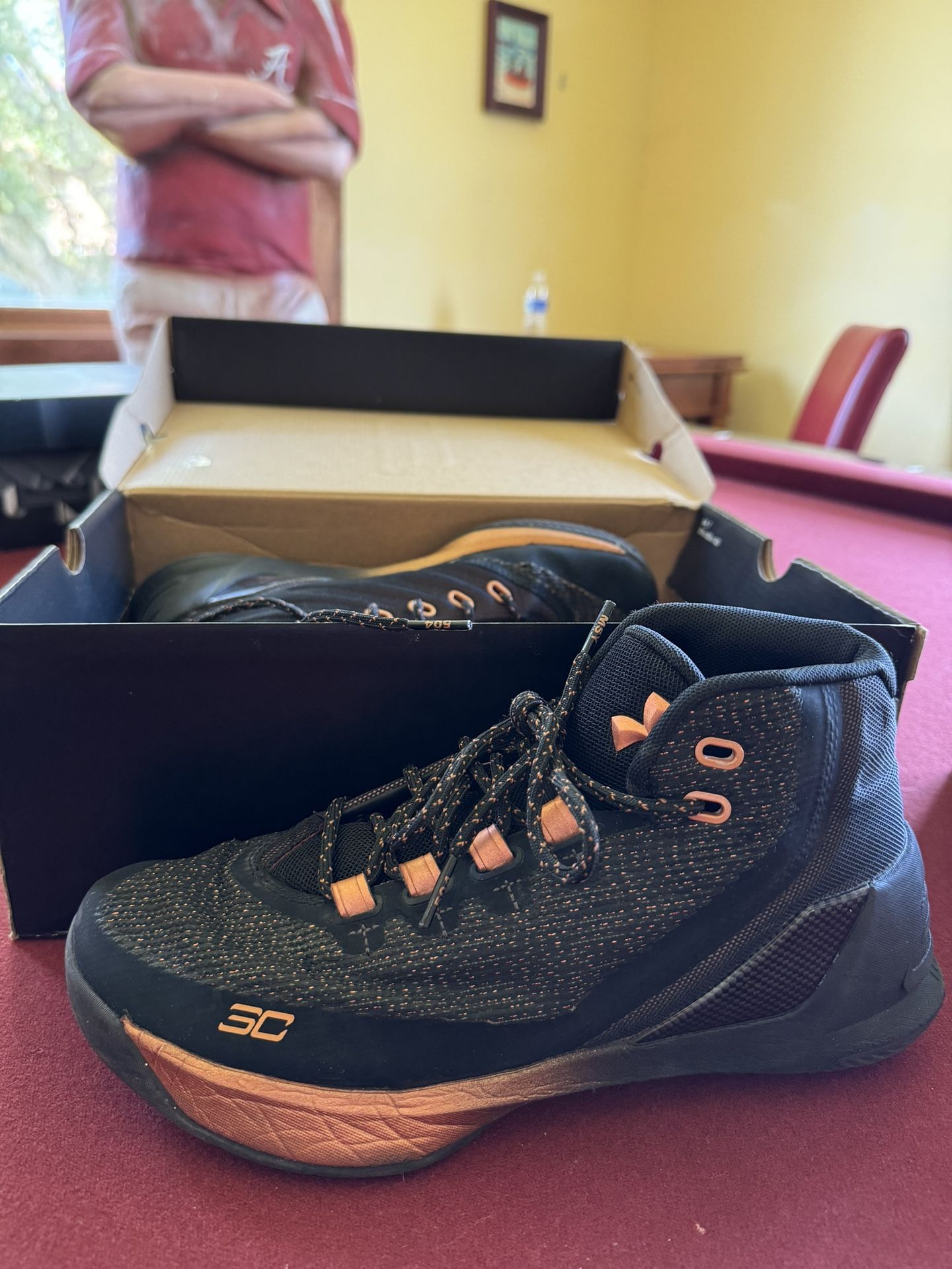 UA CURRY Under Armour 1299665 001 Brass Band Copper