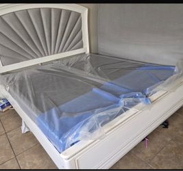 King size frame, matress, boxspring and bench
