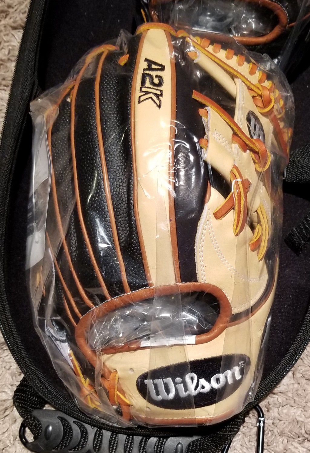 Retails for $359! NEW 2020 Black Superskin and blonde Wilson A2K Baseball Glove 11.75"