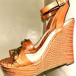 ✨ ✨ Guess Wedges – Like New! Neutral Holiday Style 👠 $69✨ 