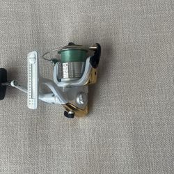 Two Shimano Stradic 2500 FH 