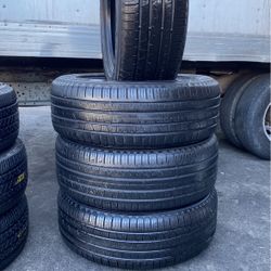 235/60R18 Marca Pirelli Scorpion Usadas En Excelentes Condiciones De Vida