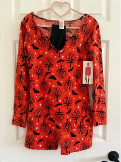 CUTE HALLOWEEN PJS SIZE (SMALL) INCLUDES SOCKS