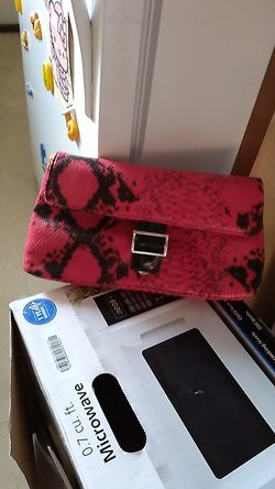 RED AND BLACK PURSE (NEW)