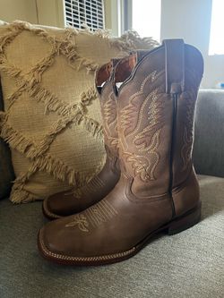 Dark Ranch Boots, brown and it’s size 9.5 Women