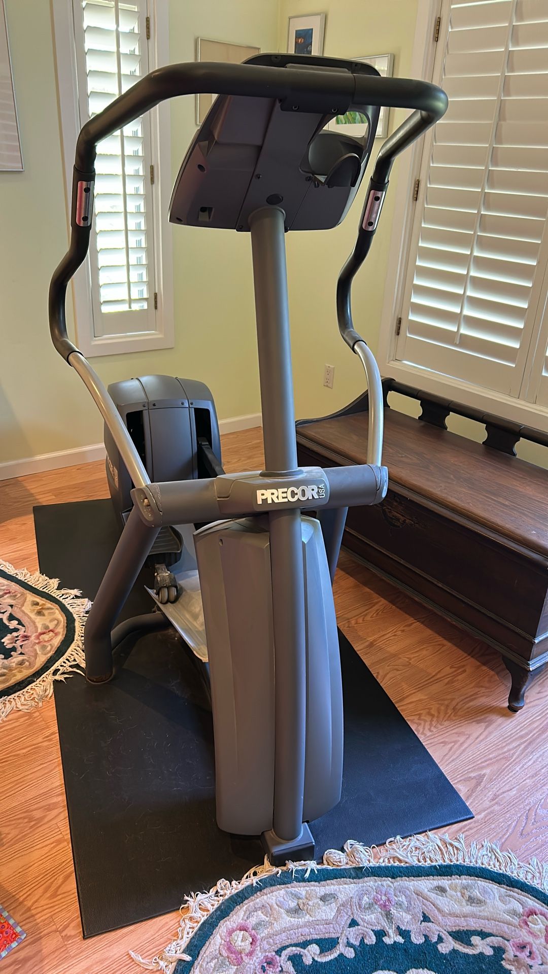 Precor Gym Quality Elliptical Exercise Machine 