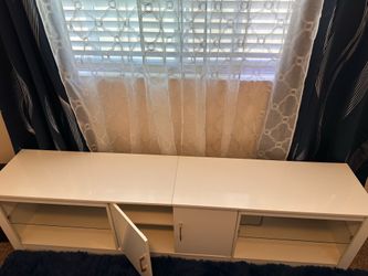 Entertainment center