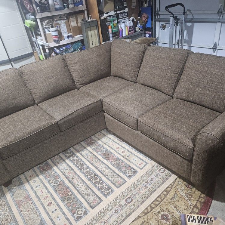 Bassett Sectional - 2 Piece, Beautiful! 86X86X36