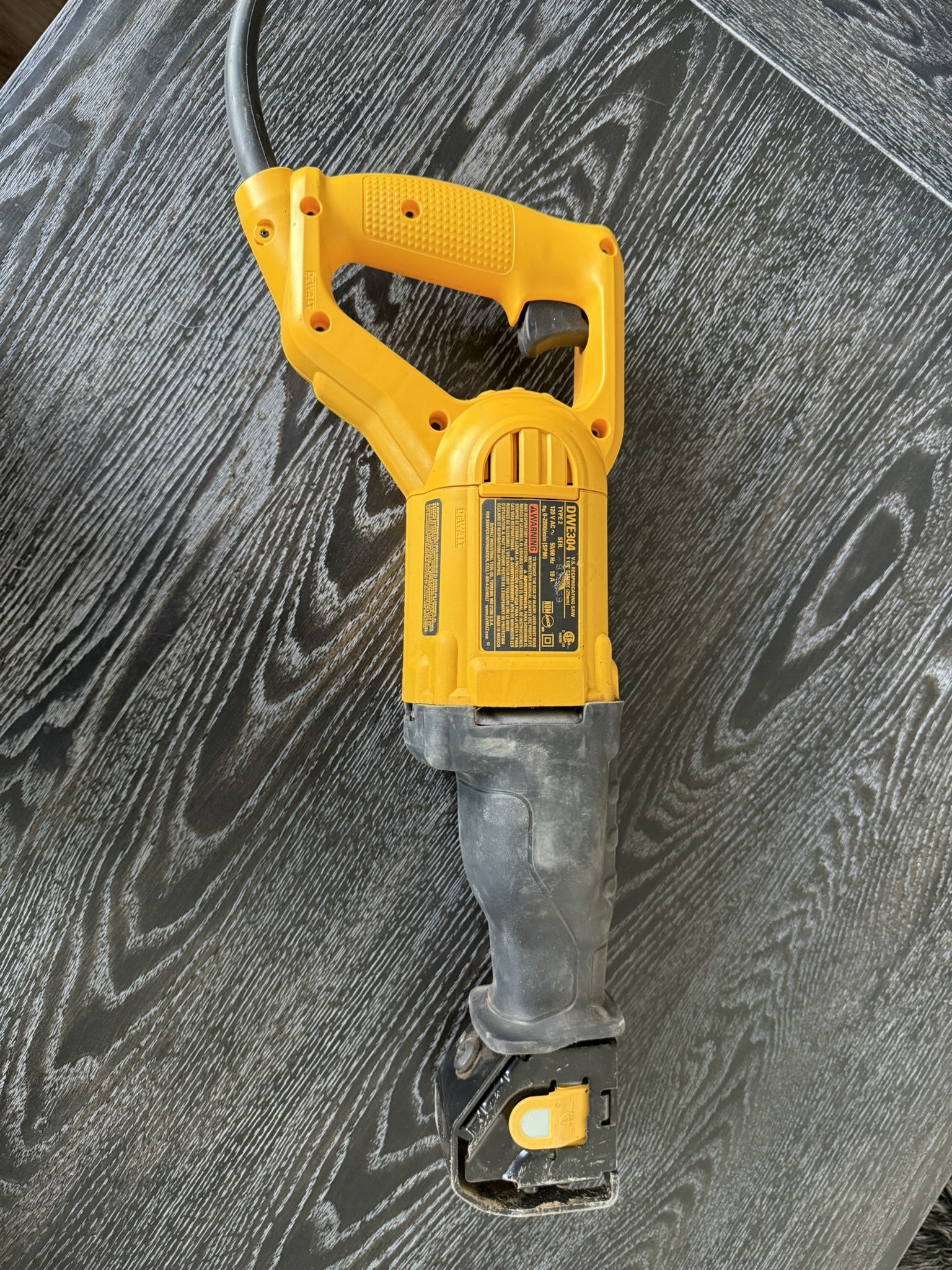 Dealt Reciprocating Saw