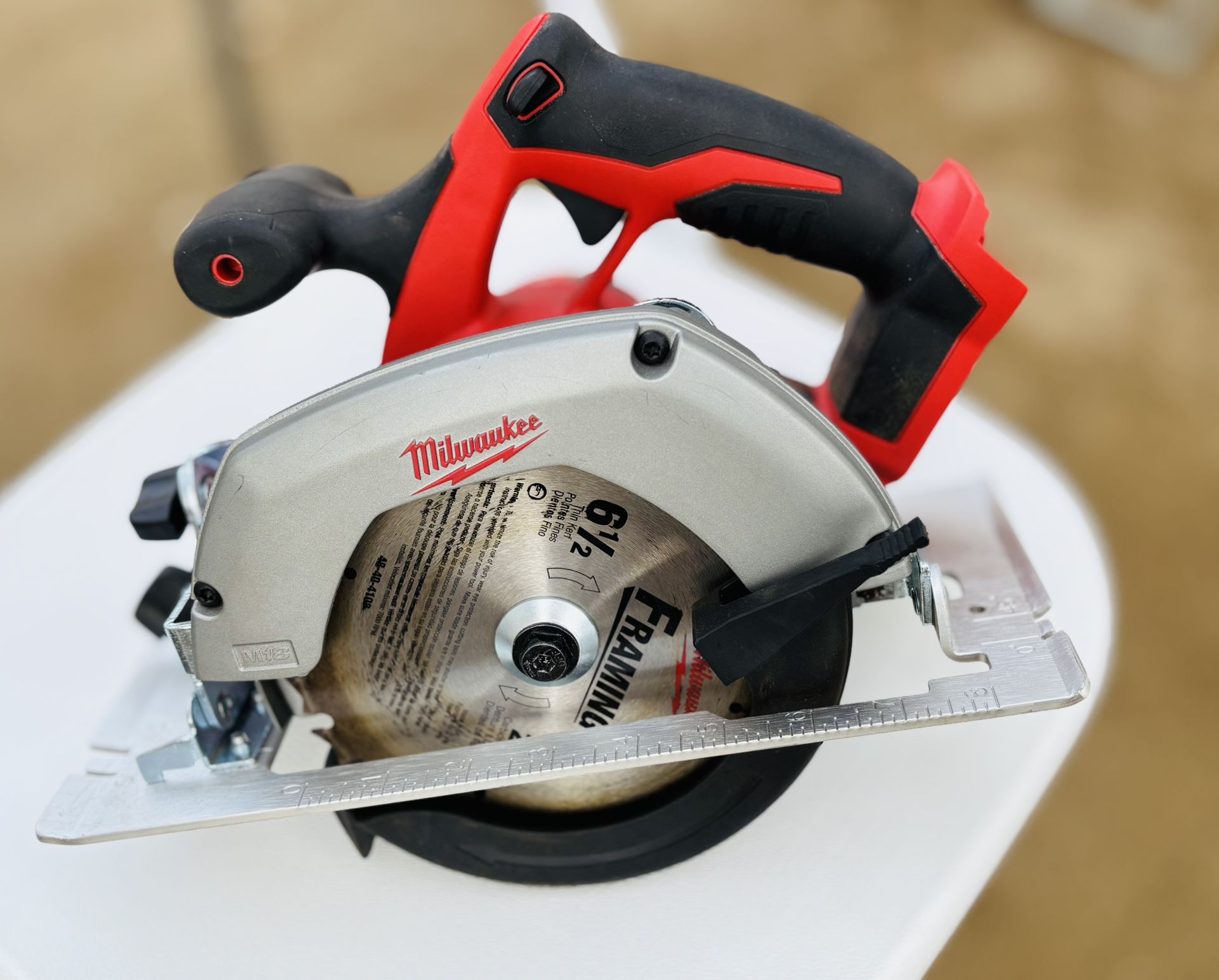 Milwaukee 18V 6-1/2 in. Circular Saw (TOOL ONLY/SOLO LA HERRAMIENTA)