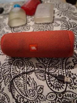 JBL flip 4 speaker