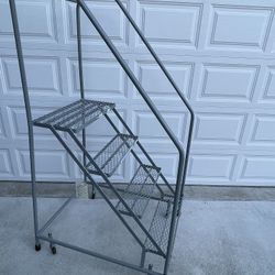 Uline 4 Step Rolling Safety Ladder - Assembled with 30" Top Step