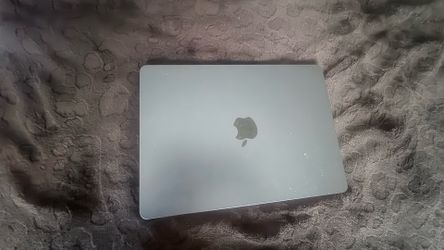 MacBook Air M3 8- core   (space gray )