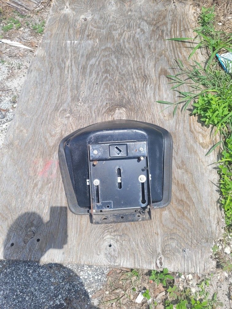 ((Seat Craftsman/husqvarna)) Riding Mower