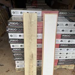 Pergo Outlast+ Buff Weathered Maple 12 mm T x 7.4 in. W Waterproof Laminate Wood Flooring 19.63 sq.