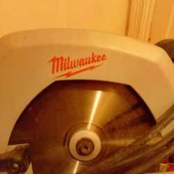 Milwaukee

15 Amp 10-1/4 in. Circular Saw


