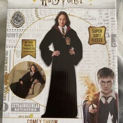 Harry Potter comfy throw the blanket with sleeves . NEW  Size: adult $20 Cross posted 