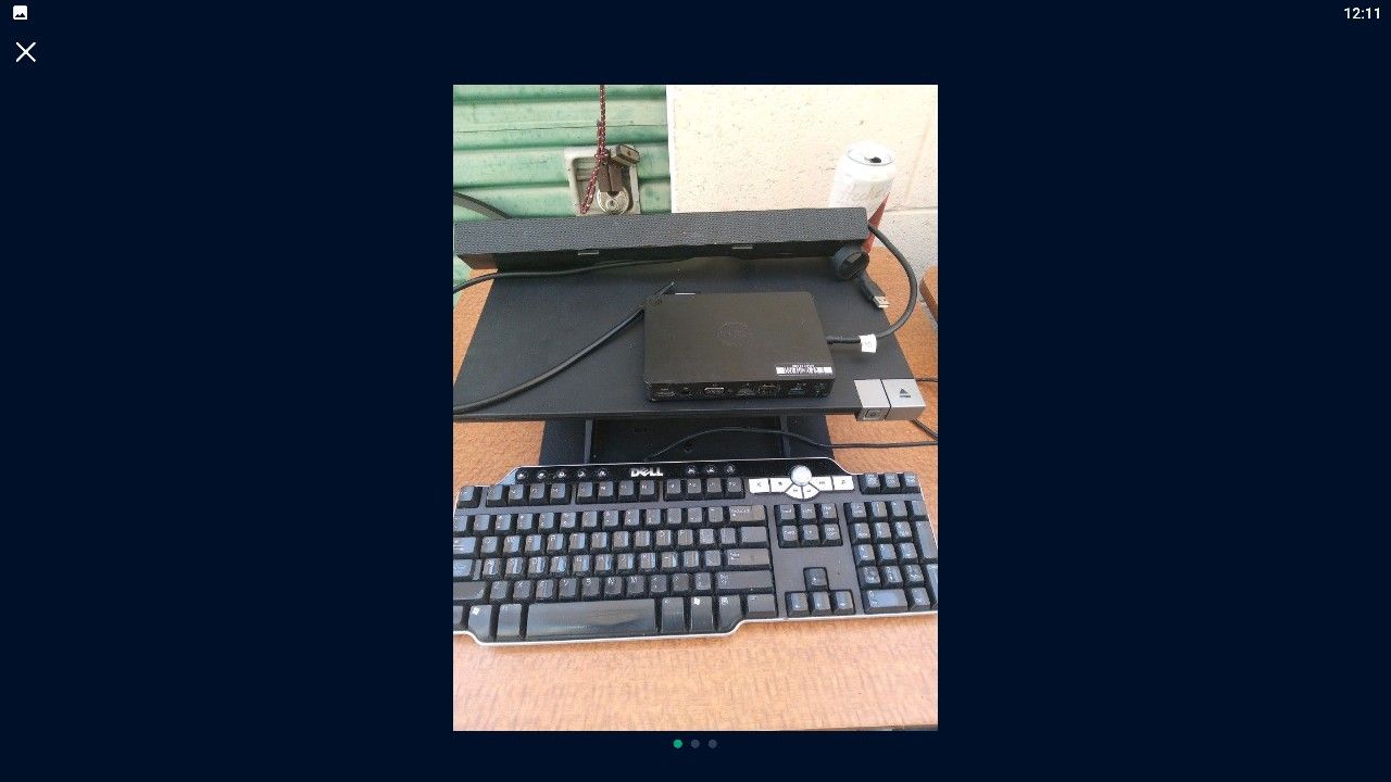 Dell Bundle. Keyboard - LCD Stand - Speaker - Dock Station