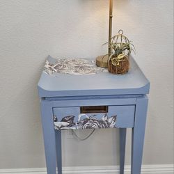 Table/Console Table/Accent Table/Side Table/End Table/Handpainted, Embellished/Multi Room Decor 