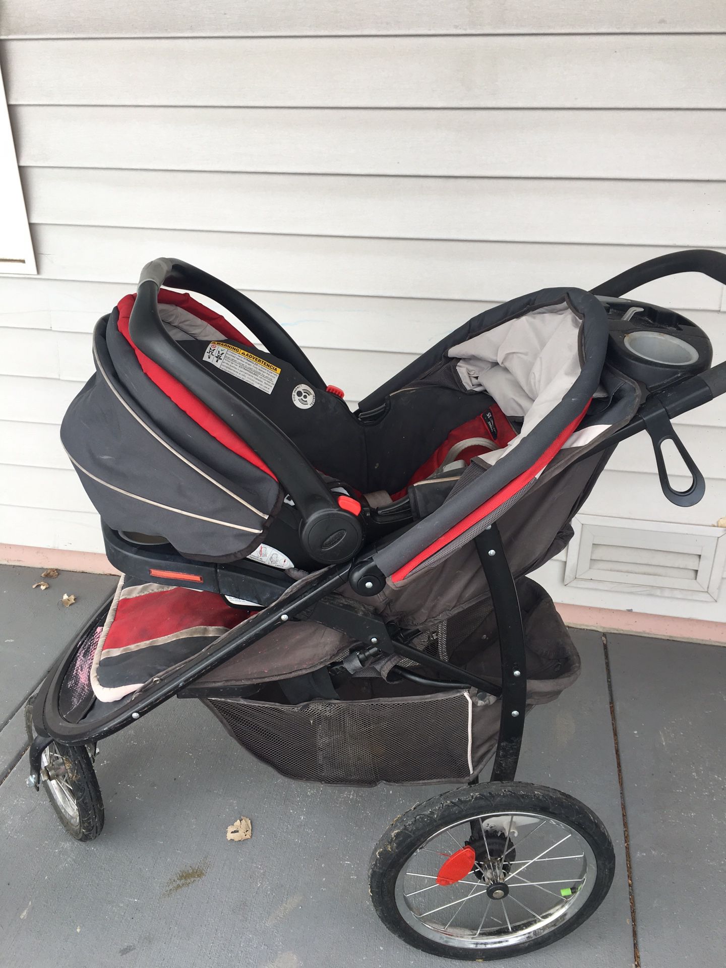 Graco car seat and jogging stroller