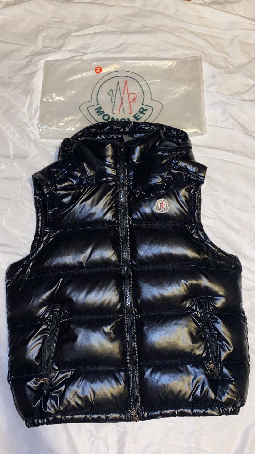MONCLER VEST (BLACK)