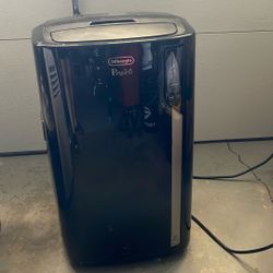 Portable AC unit - Excellent Condition, DeLonghi Pinguino, 12000 BTUs