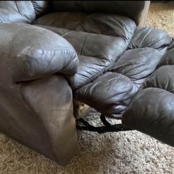 Chair Very Clean No Pets No Smok