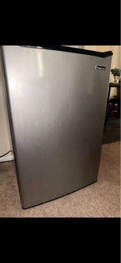Magic Chef Mini Fridge with Freezer