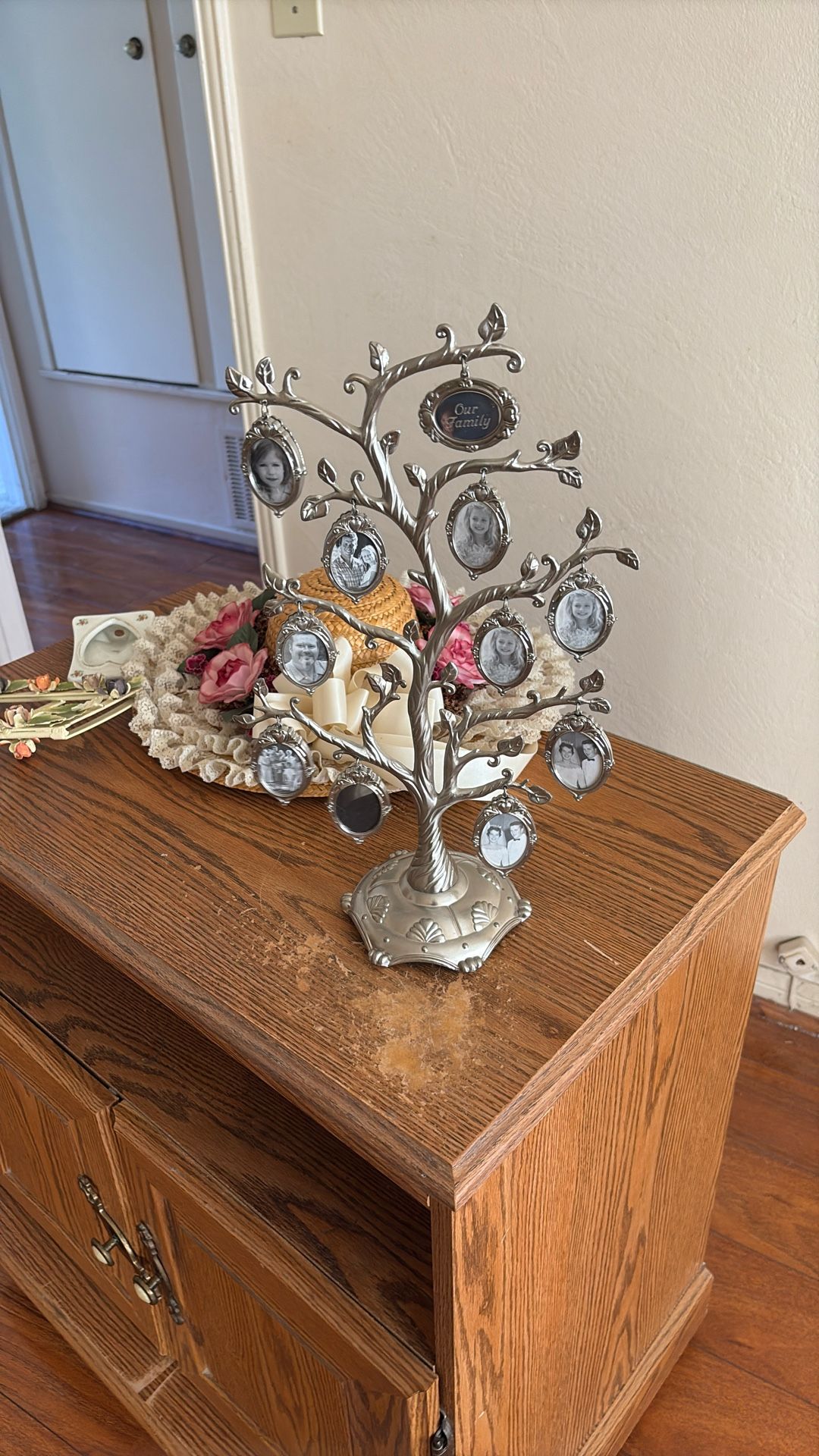 Solid Metal Family Tree With Small Photo Frames