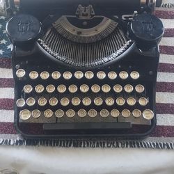 Antique Typewriter 