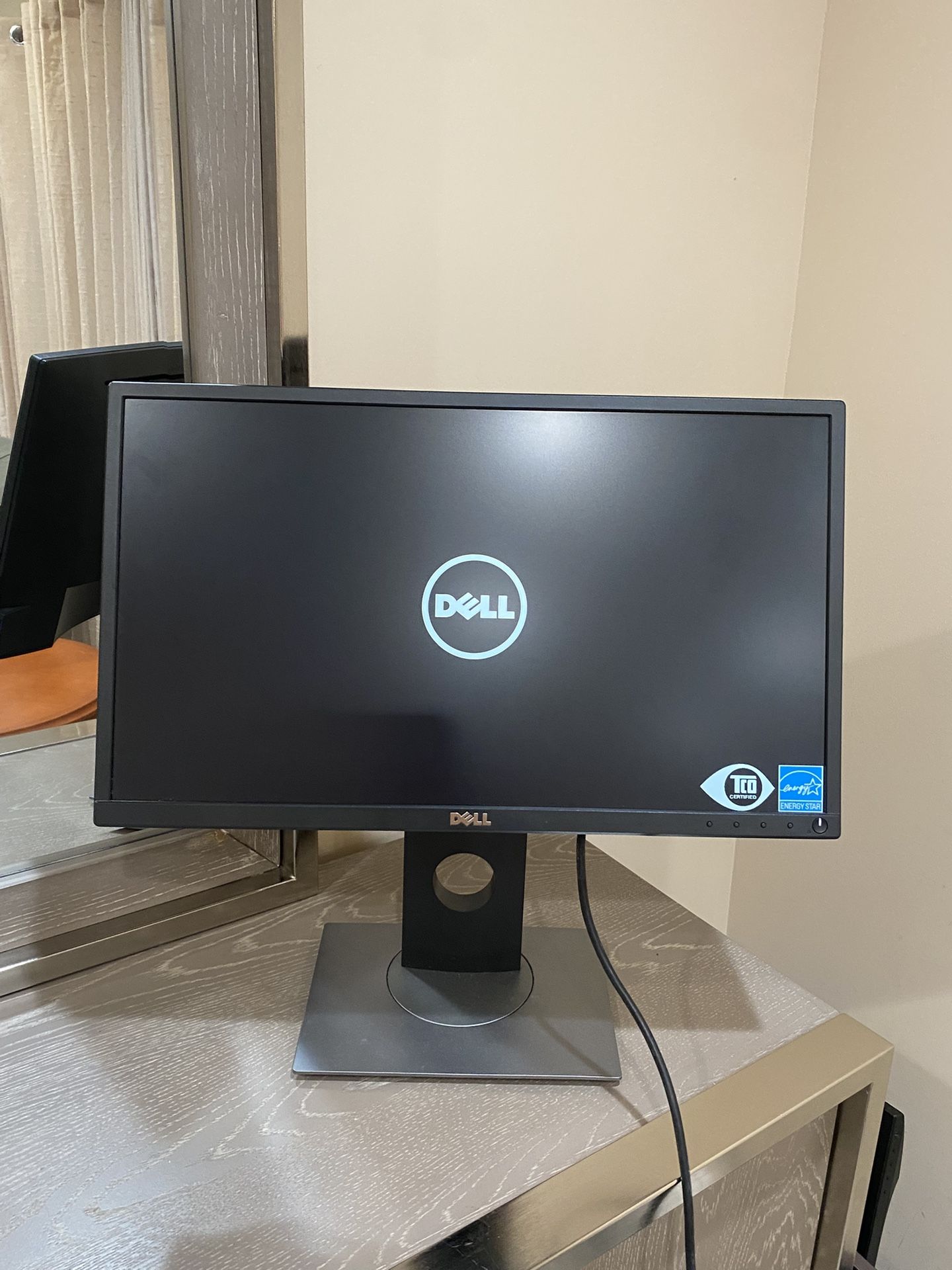 Dell Monitor 22 Inches With HDMI Port And Display Port