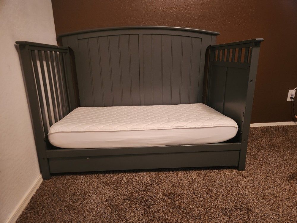 Crib With Changing Table