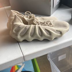 Cream Sneakers Use 9 1/2
