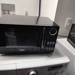 Black Microwave (1350 Watts)