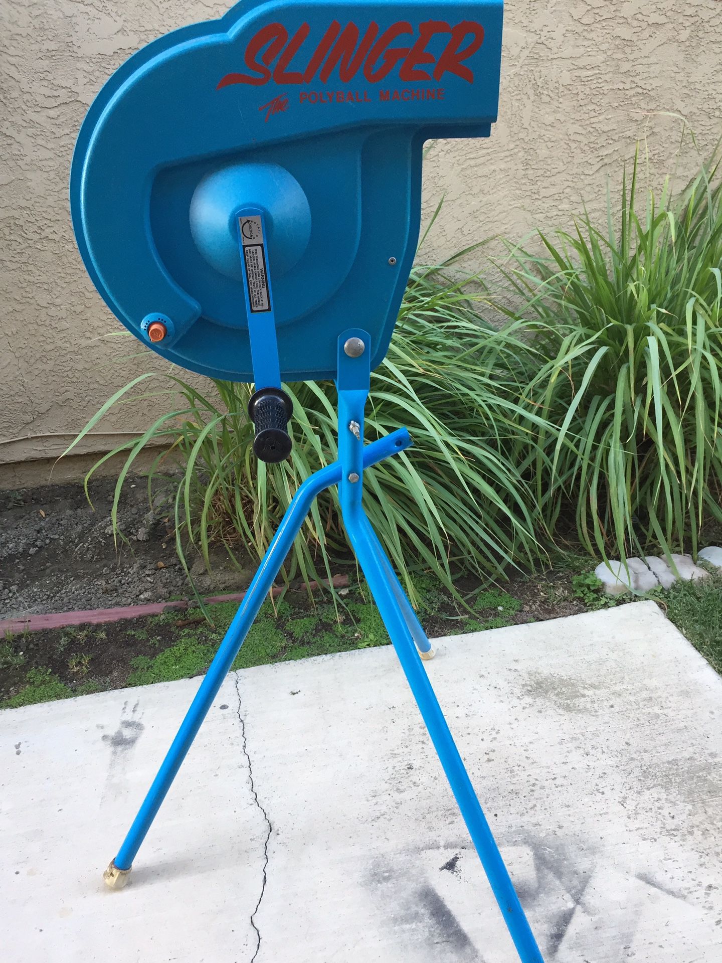 SCHUTT SLINGER POLYBALL PITCHING MACHINE FOR BASEBALL