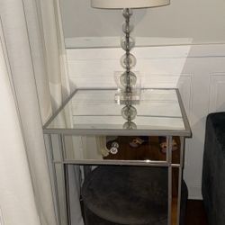 Selling Table And Lamps 