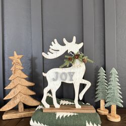 	1	Holiday Reindeer With Trees – Rustic Christmas Decor 