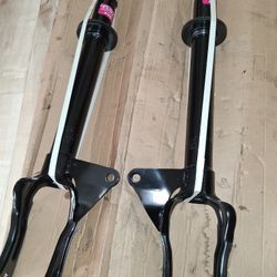 2016-2021 Jeep Grand Cherokee Front Struts KYB