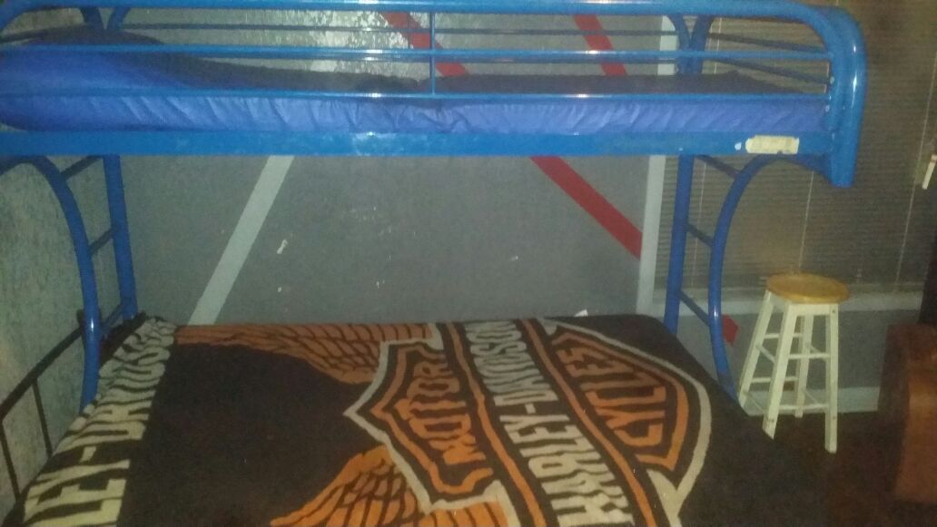 Twin/Full Blue Metal Bunk bed set