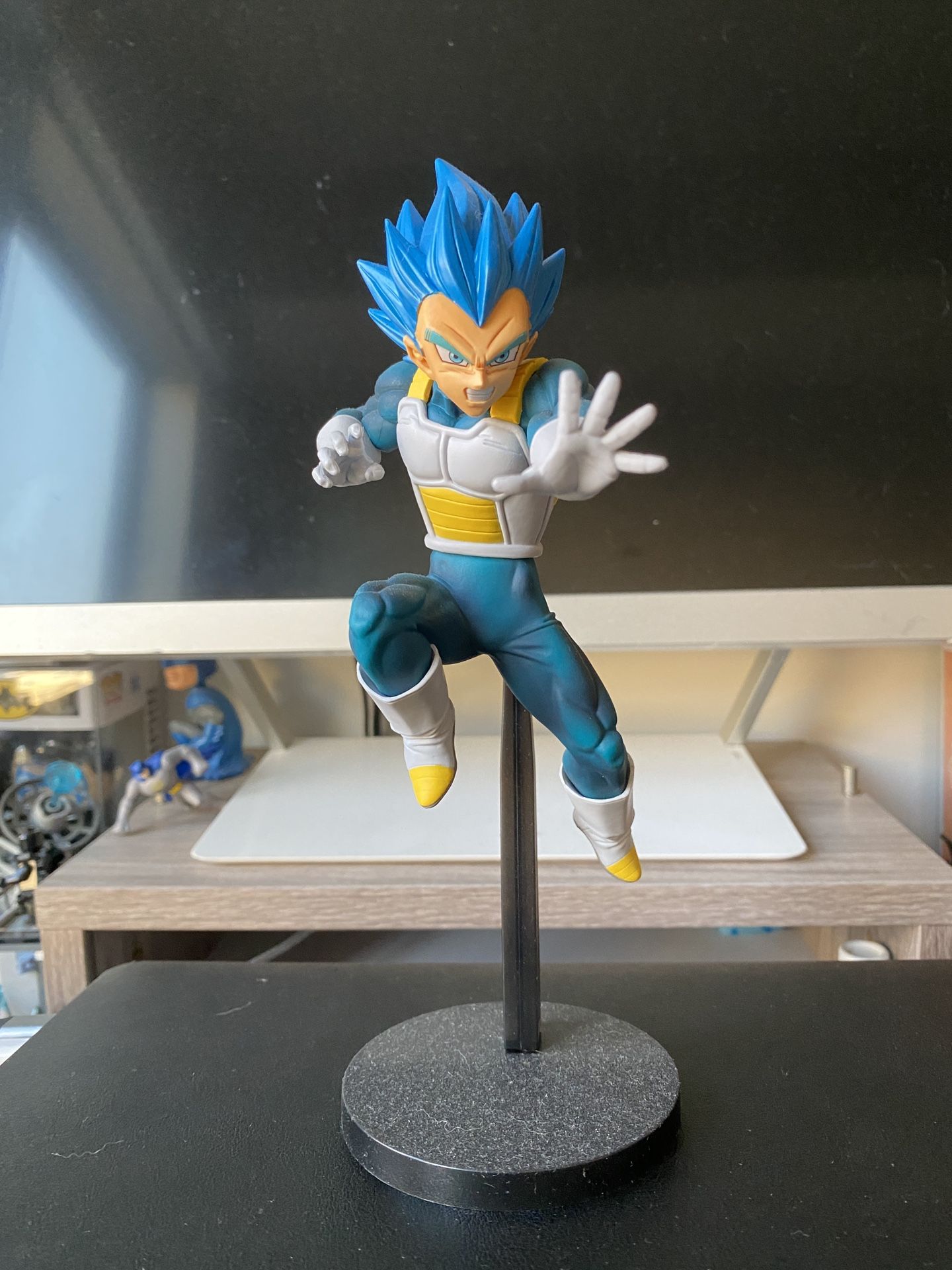Vegeta Super Saiyan Blue Statue 