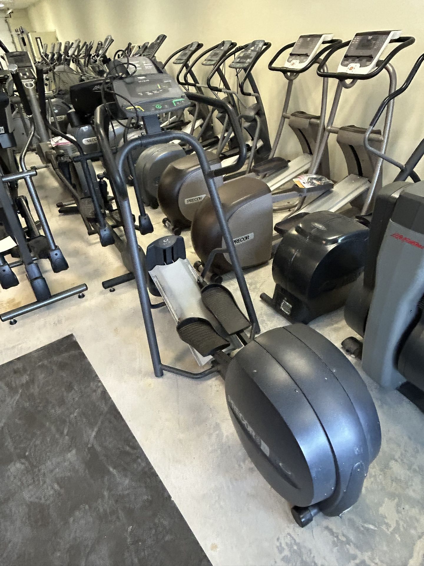 Precor 5.17 Elliptical