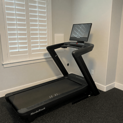 2025 NordicTrack Commercial 2450 Treadmill – Like New, Foldable – Clinton Township, MI