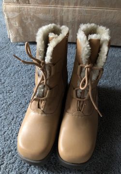 NEW! Predictions tan lined winter boots