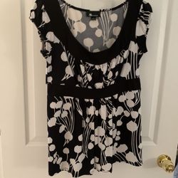 Women’s high wasted top. Size medium very pretty