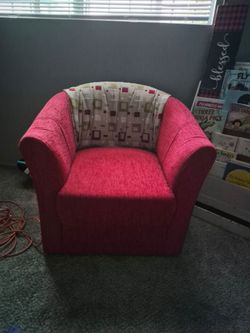 Modern Berry Pink Tub Chair - Cozy Bedroom & Living Room Accent Seat