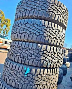 235/75/15 Goodyear Selling a set of 4 tires in excellent condition 🫡