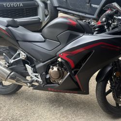 2022 CBR300 W/ ABS ONLY 49 Miles! 