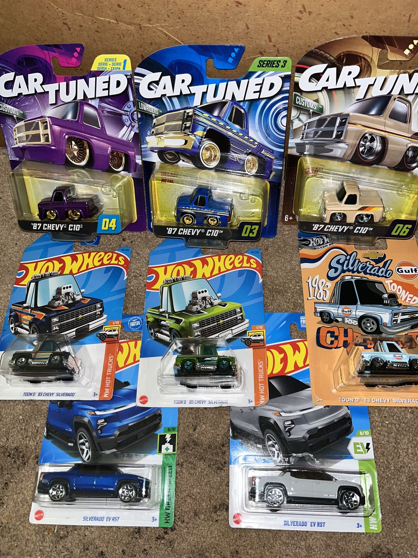HOT WHEELS /CAR TOONED CHEVY PICKUO TRUCK LOT