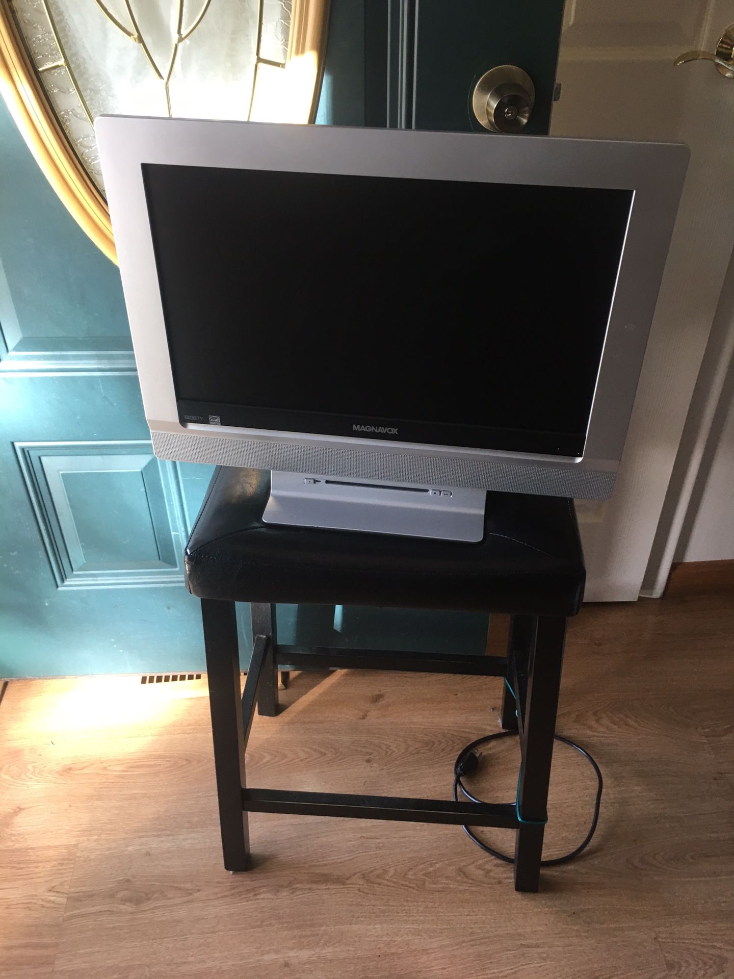 20 inch TV, had build- CD player