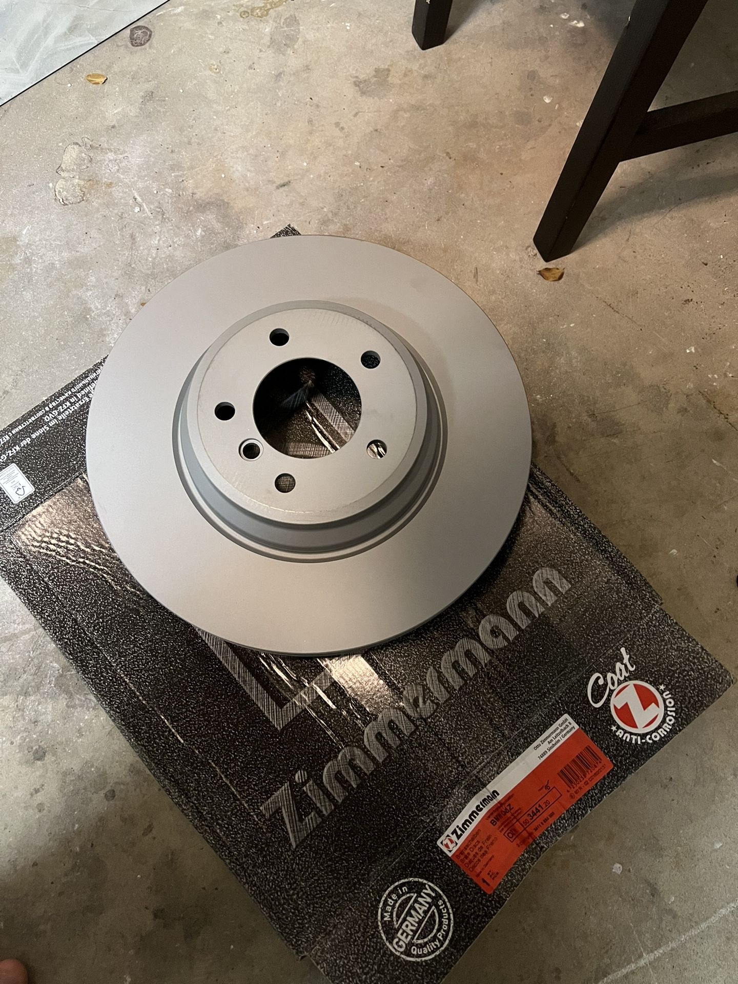 E90 BMW Front Brake Discs And Pads 2010